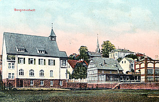 Blick von der Othestraße auf die Cölnerstraße, jedoch mit dem neuen Rathaus nach 1907. 